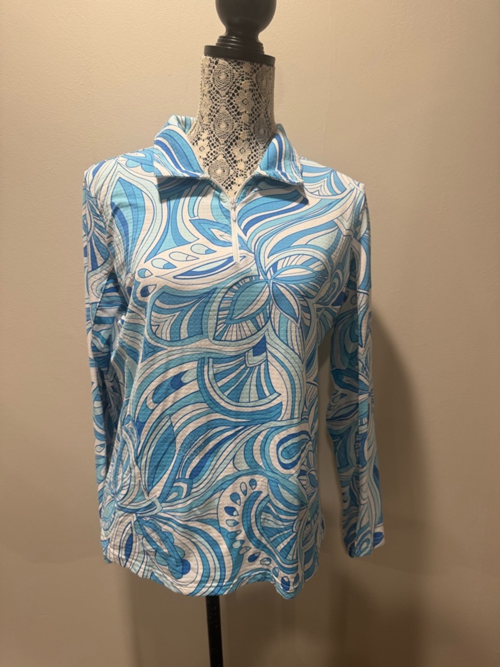 Icikuls Light Blue Foliage 1/4
Zip Pullover Size Large UPF
50+ Coastal Preppy
